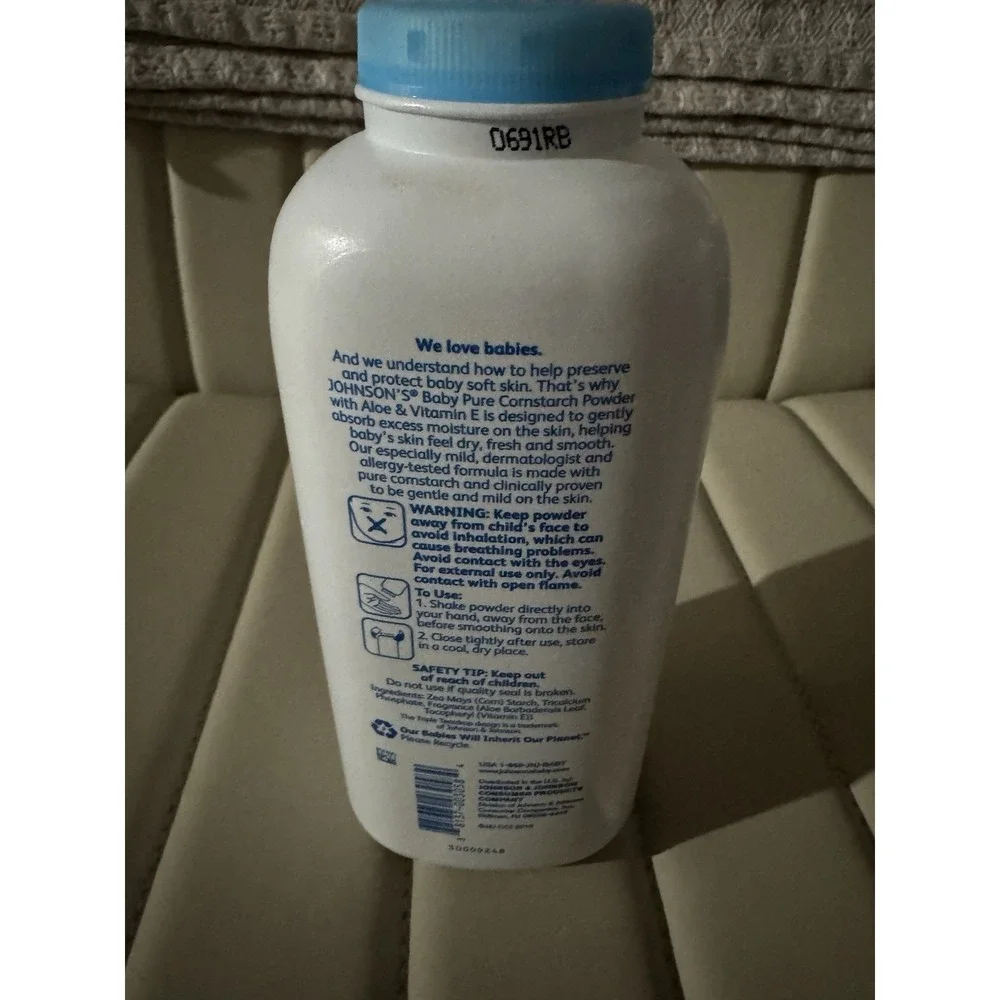 Johnson's Baby Powder Aloe & Vitamin E 15 oz Pure Cornstarch Vtg